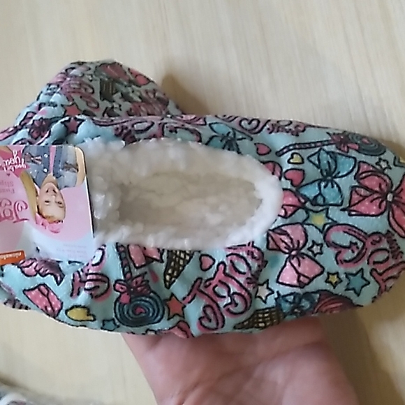 Jo Jo Siwa Girls slippers size 8-13 S/M Hearts & Bows Nickelodeon w no slip dots - Picture 3 of 8